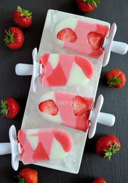 Aardbeien-yoghurt ijsjes