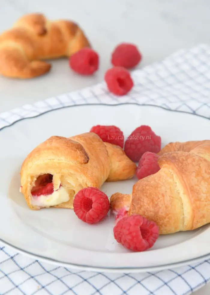 Frambozen cheesecake croissants