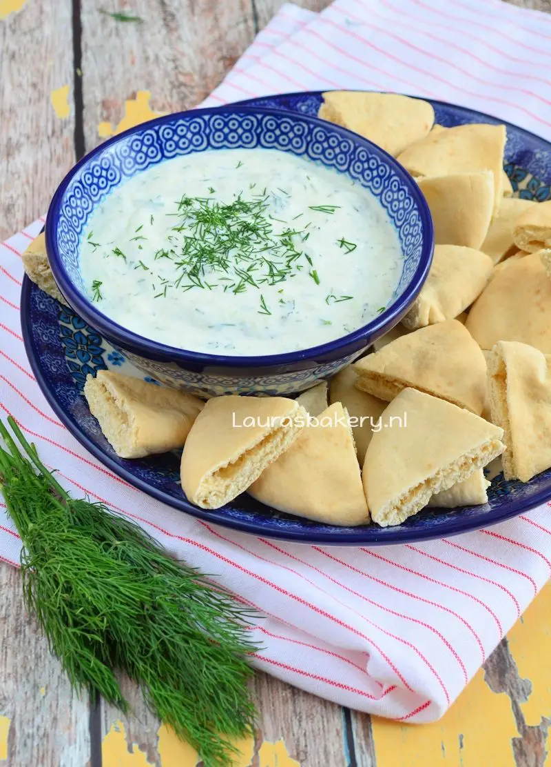 Laura Kookt: Tzatziki met pitabrood