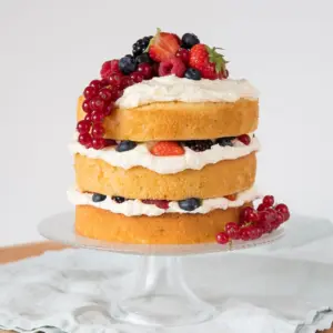 Appelcake met citroencreme en rood fruit