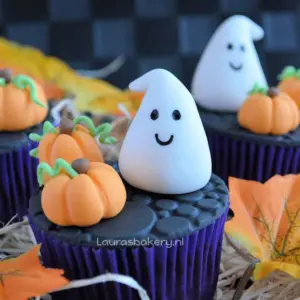 Halloween cupcakes met spookjes
