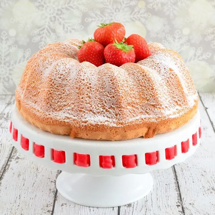 Angel food cake met aardbeien