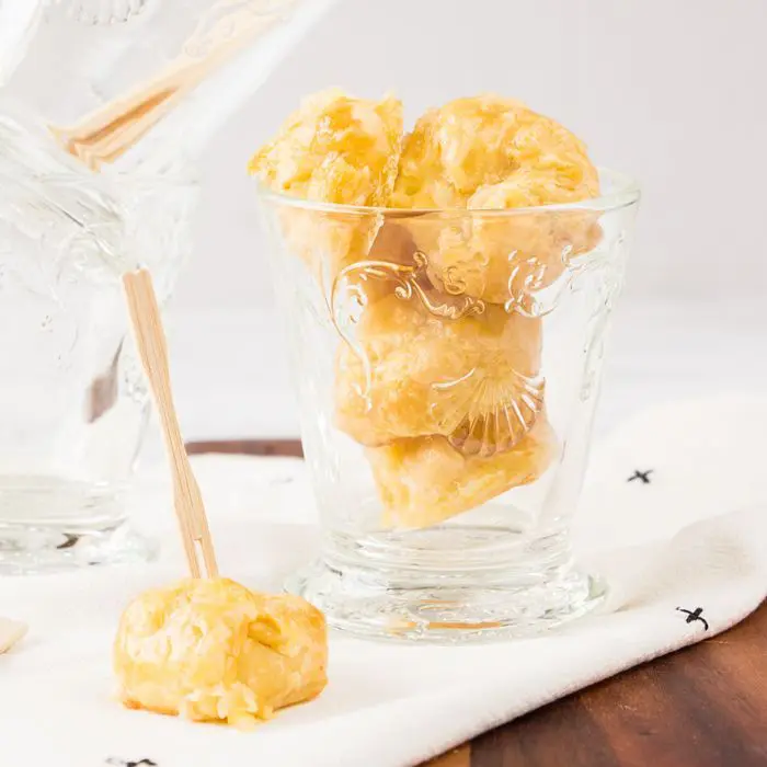 Bladerdeeg camembert bites