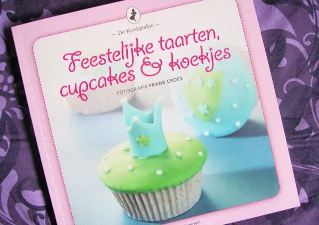 Review: Feestelijke taarten, cupcakes & koekjes