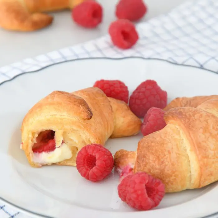 Frambozen cheesecake croissants