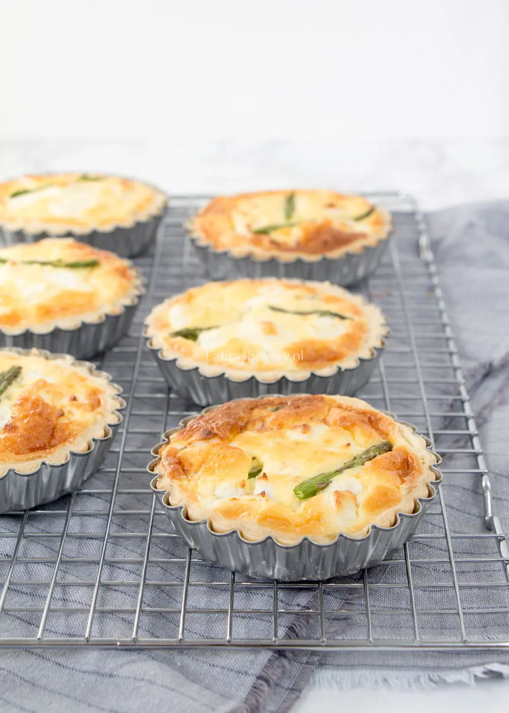 Mini quiche met groene asperges en geitenkaas