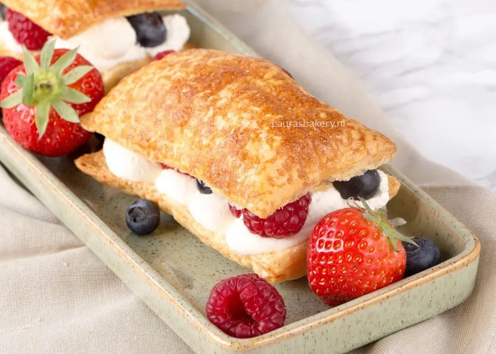 gevuld_bladerdeeg_gebakje_met_fruit_2