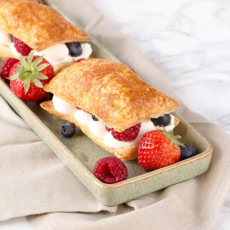 Makkelijk bladerdeeg gebakje met vers fruit