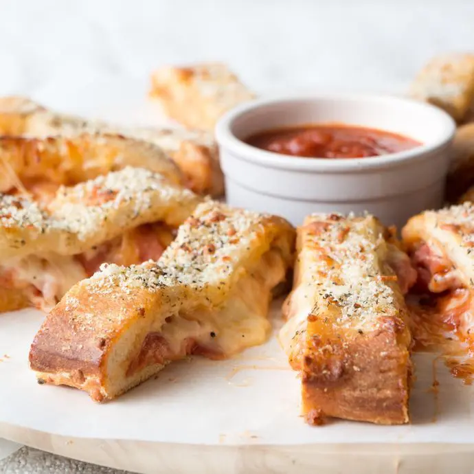 Gevulde pizza sticks