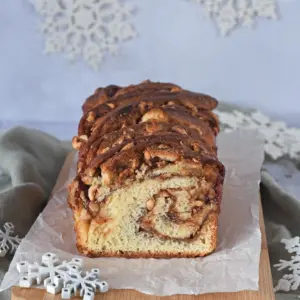 Babka brood met hazelnoten en kaneel