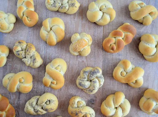 Kleine knoop broodjes