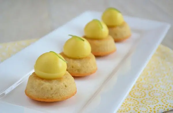 Financiers met Lemon Curd