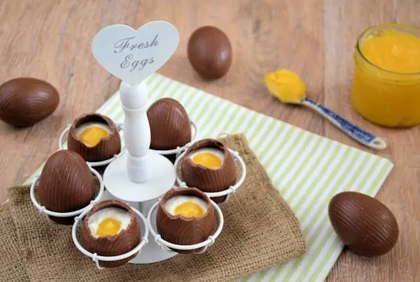 Chocolade paaseieren met kwark en lemon curd