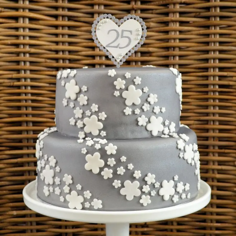Zilveren taart voor 25 jarig huwelijk