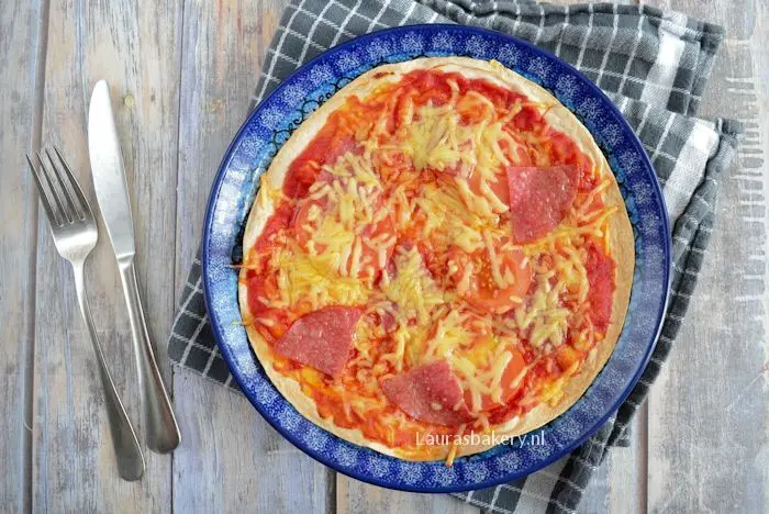 tortizza met salami en kaas 2a