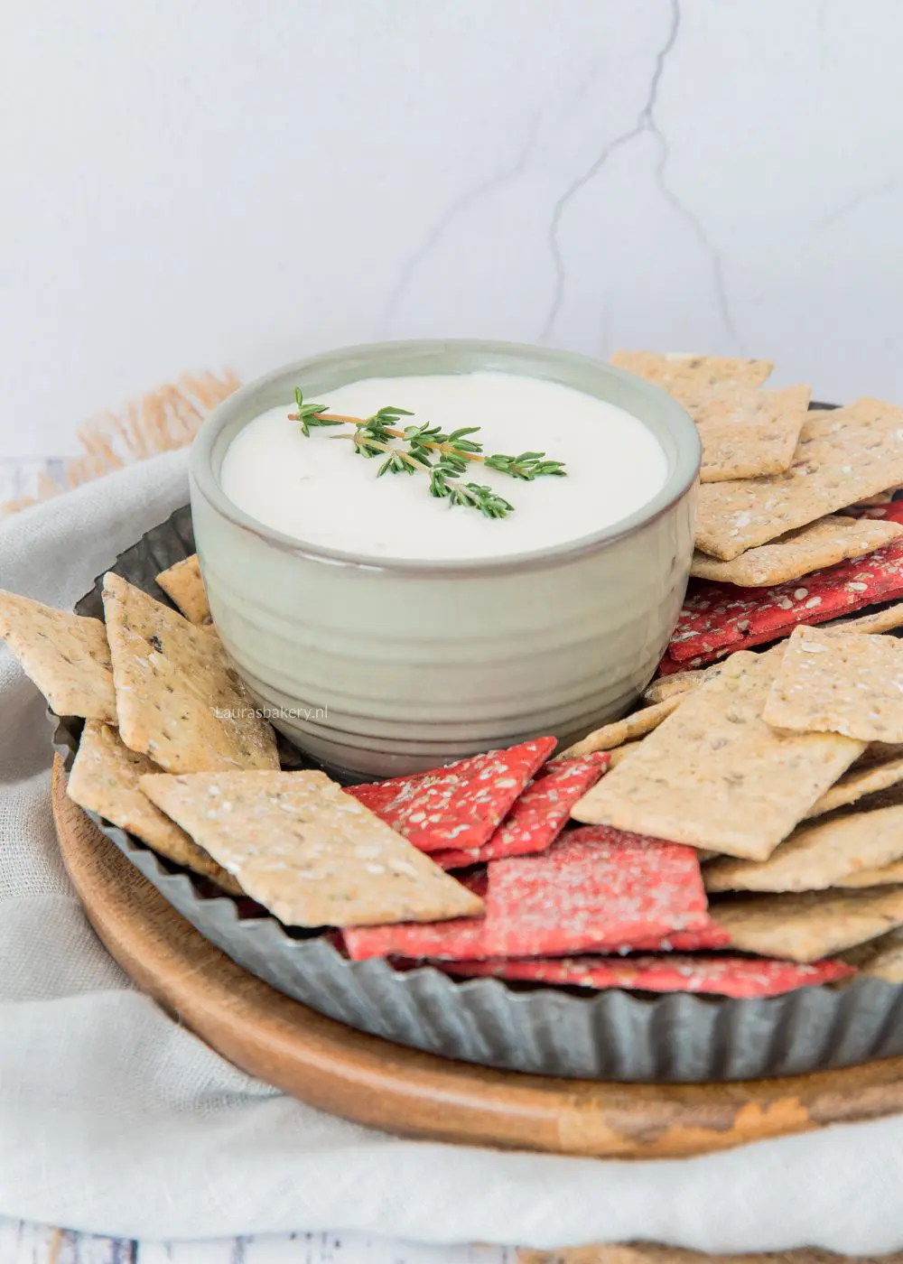 Geitenkaas-yoghurtdip met honing