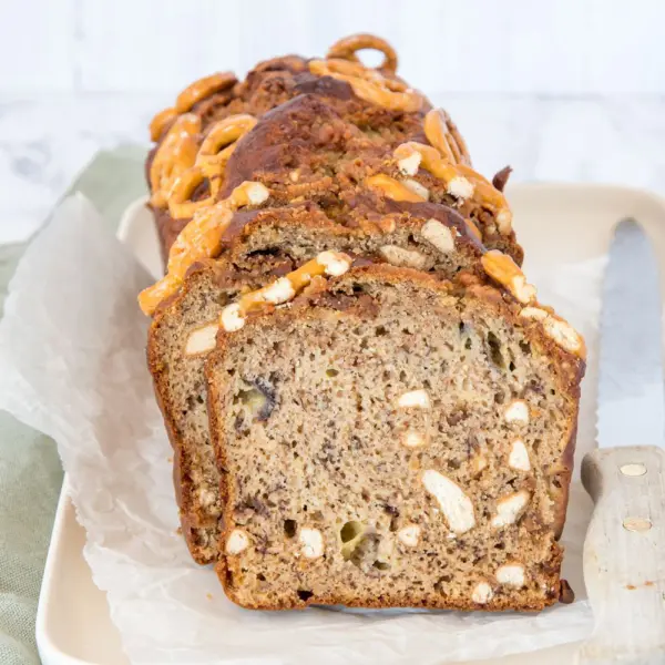 Pindakaas-pretzel bananenbrood