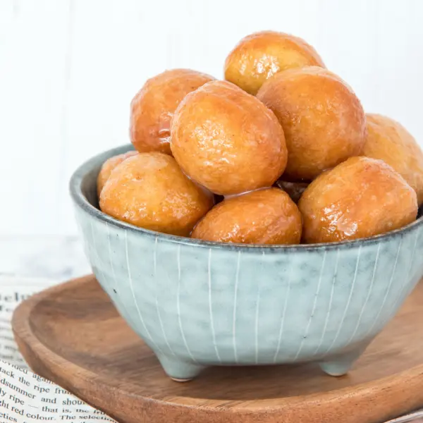 Donut balletjes met suikerglazuur
