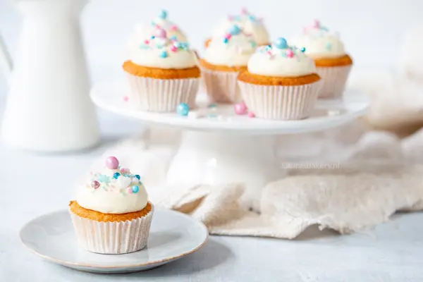 Gender reveal cupcakes