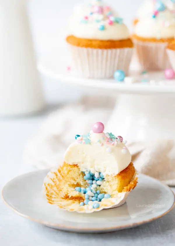 Gender reveal cupcakes
