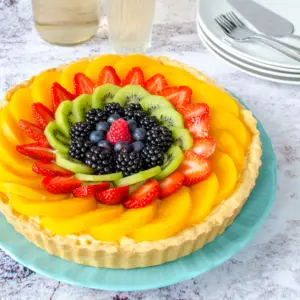 ZANDTAART MET FRUIT EN BANKETBAKKERSROOM