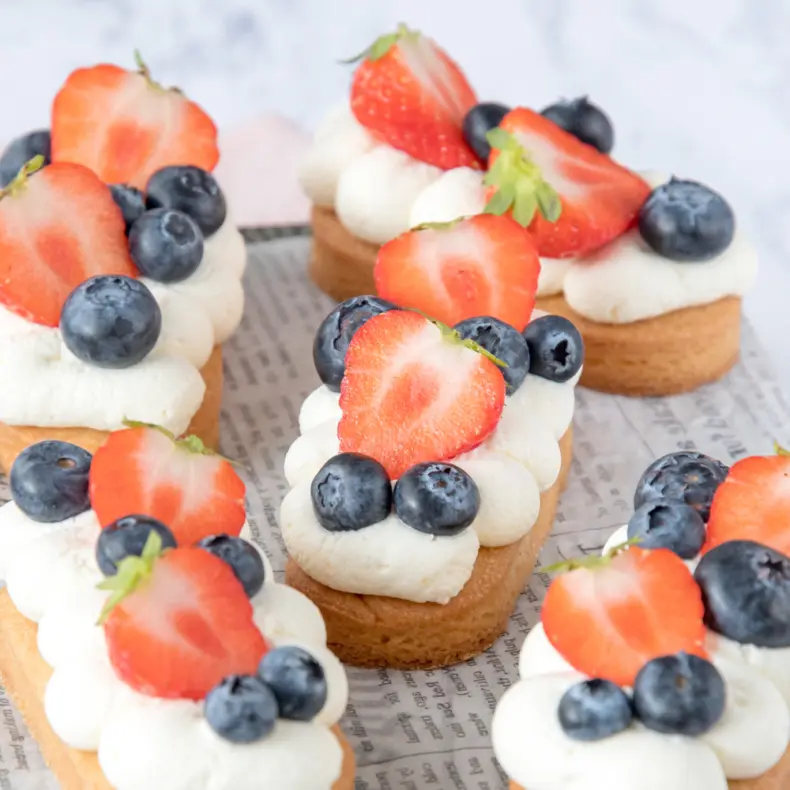 Mini sloffentaartjes met rood fruit