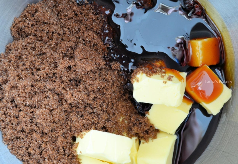 Meng boter, suiker en stroop