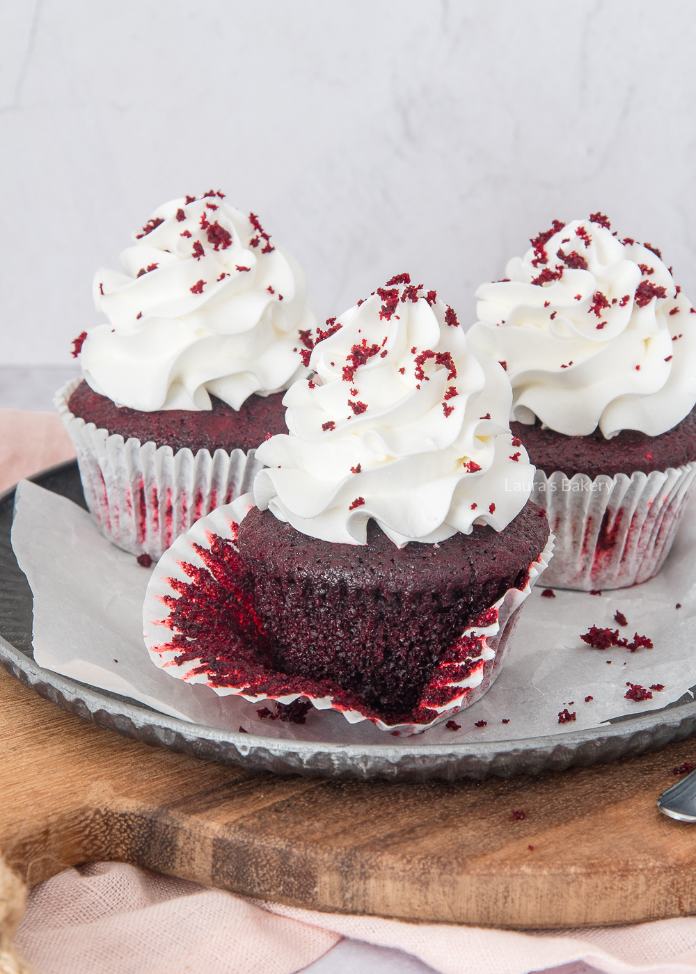 Red velvet cake cupcakes