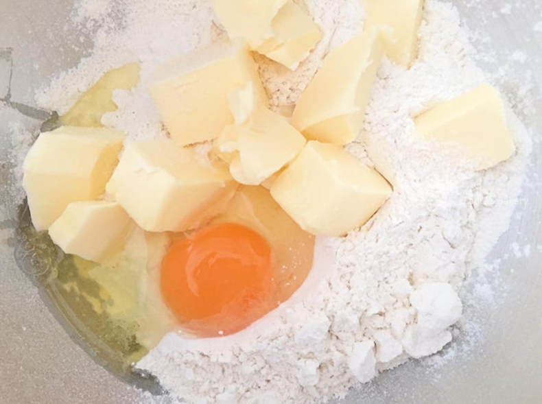 Doe alle ingredienten in de kom