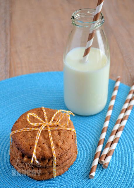 CHEWY PEANUTBUTTER COOKIES
