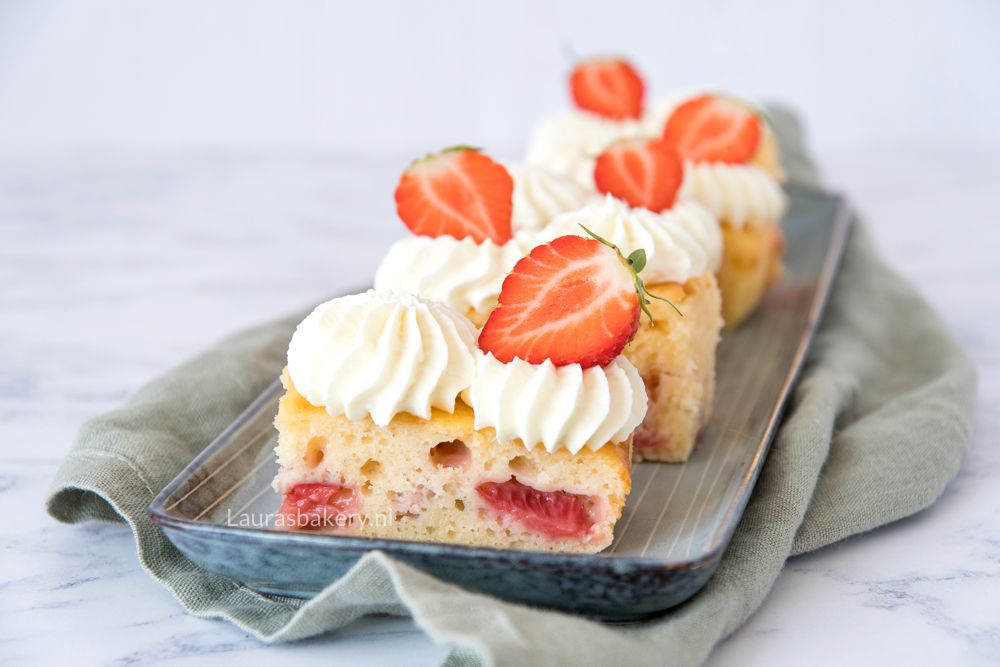 AARDBEIEN PLAATCAKE MET MASCARPONEROOM 