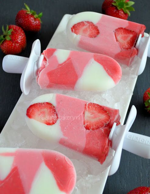 AARDBEIEN-YOGHURT IJSJES 