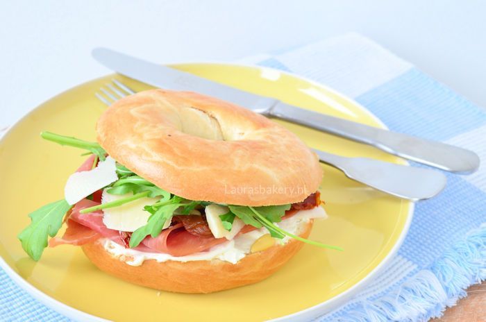 Bagel met roomkaas en prosciutto 2a