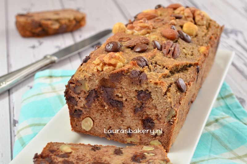 Glutenvrij bananenbrood met noten en chocola