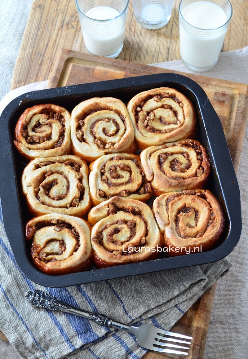 Cinnamon rolls 8a