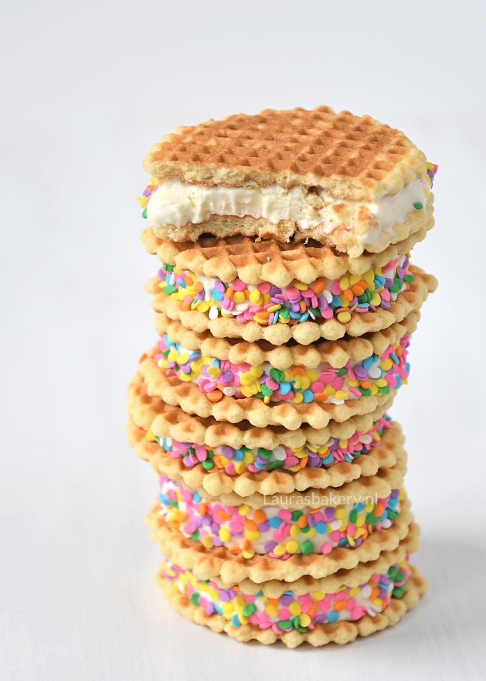 Lang tsunami magie IJssandwiches met sprinkles - Laura's Bakery