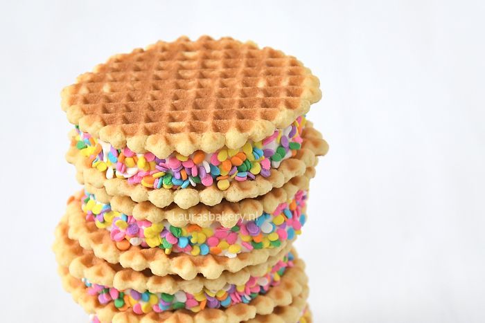 Lang tsunami magie IJssandwiches met sprinkles - Laura's Bakery