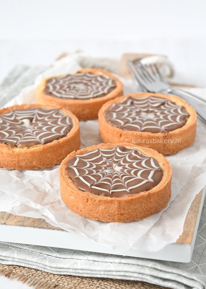 Spinnenweb mini caramel shortbread
