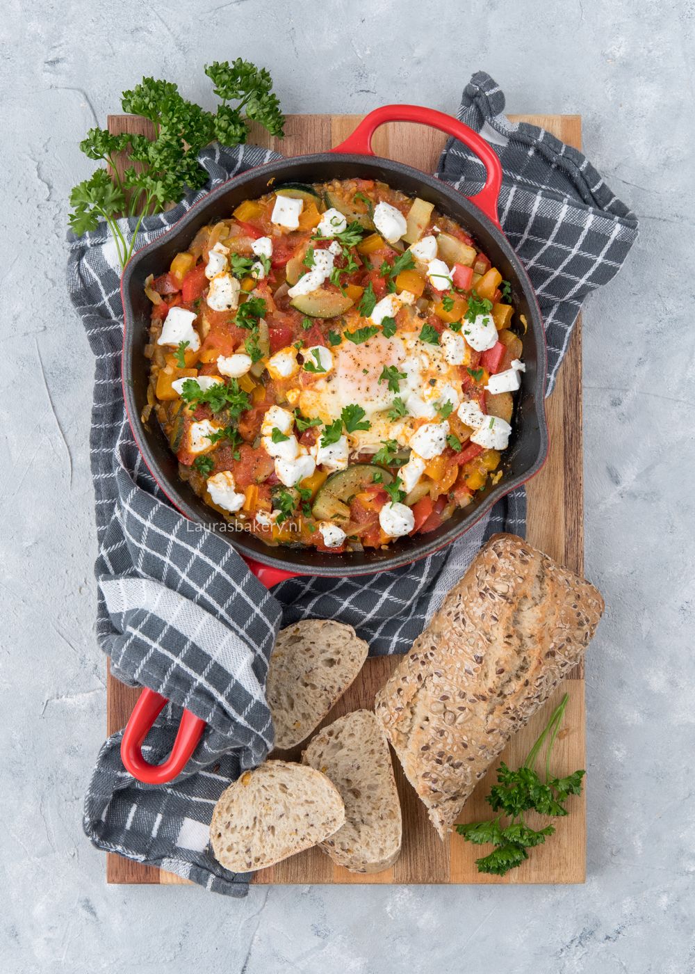 vegetarische shakshuka met geitenkaas