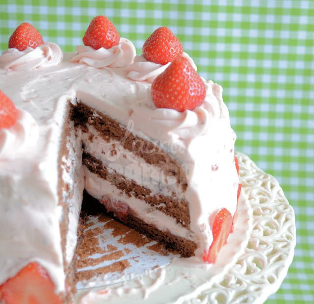 ZOMERSE CHOCOLADE AARDBEIENTAART (+ REVIEW FUNCAKES CHOCOLADEBISCUIT) 