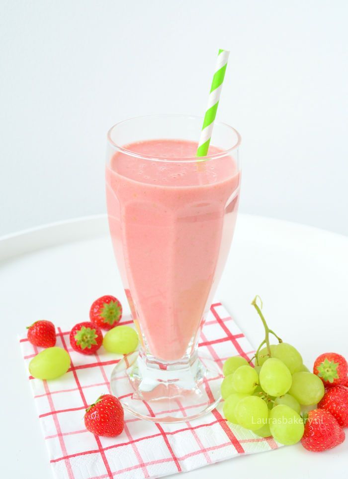 Aardbeien druiven smoothie