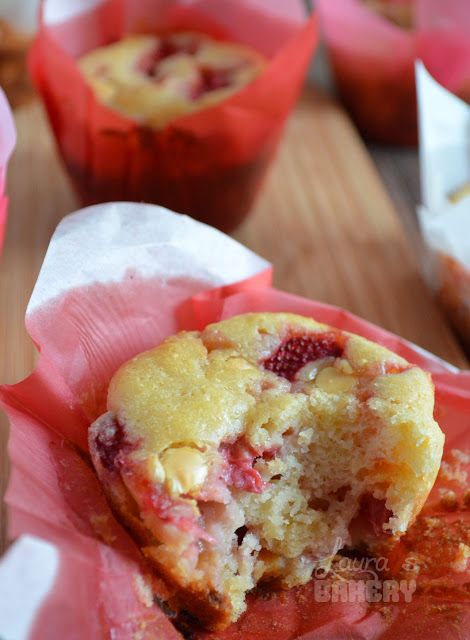 AARDBEIEN-WITTE CHOCOLADE MUFFINS 