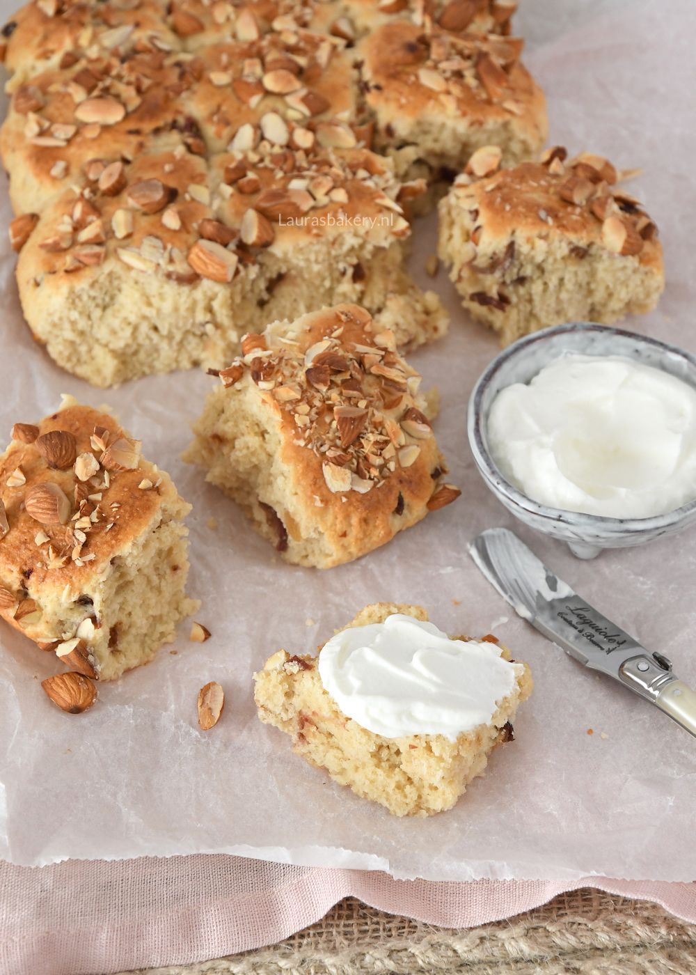 Amandel-dadelscones maken
