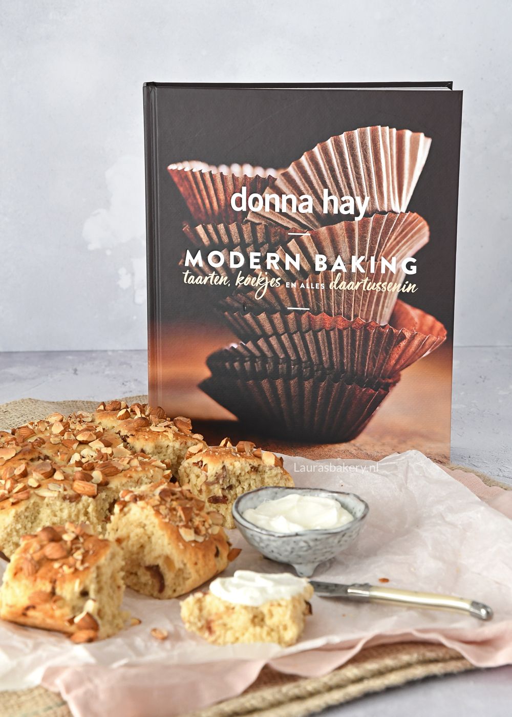 Amandel-dadelscones modern baking review