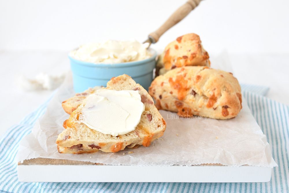 CHEDDAR-BACON SCONES
maken