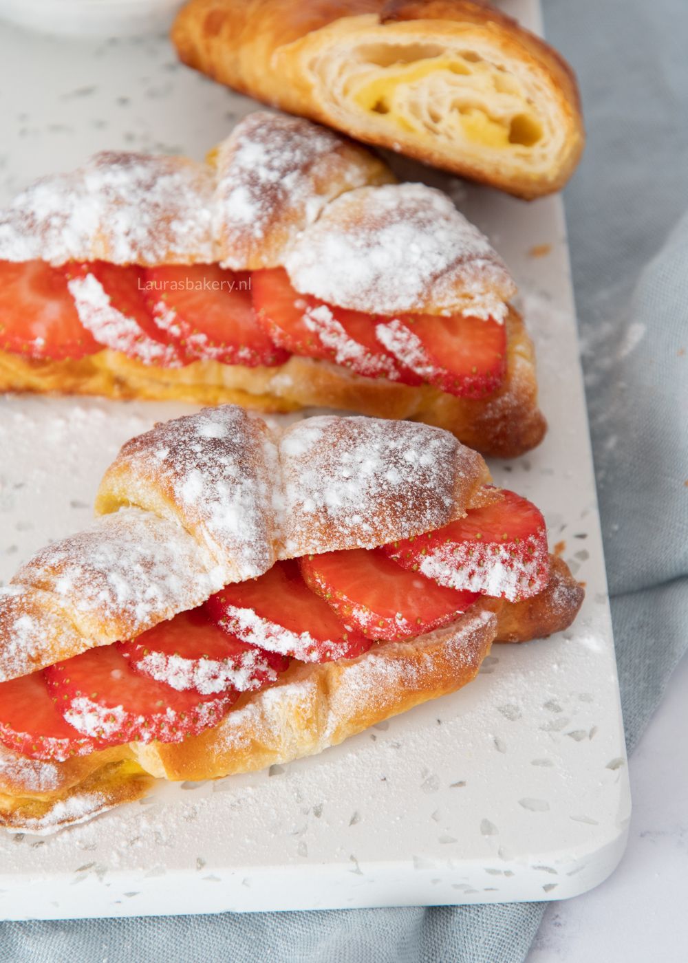 banketbakkersroom-croissantjes-met-aardbeien-2a