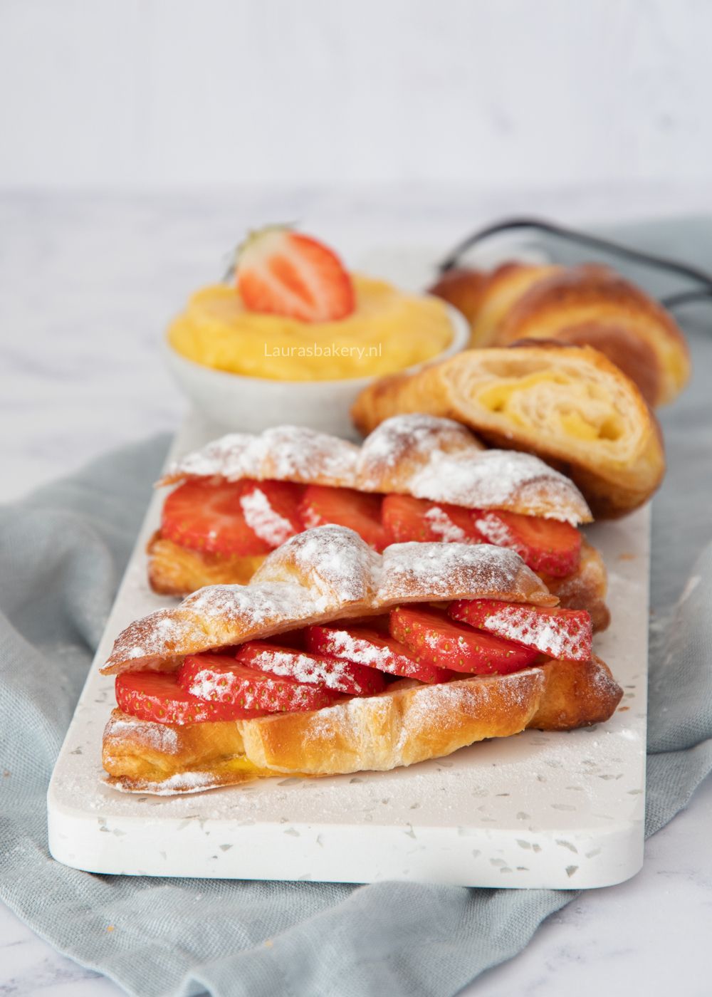 banketbakkersroom-croissantjes-met-aardbeien-3a