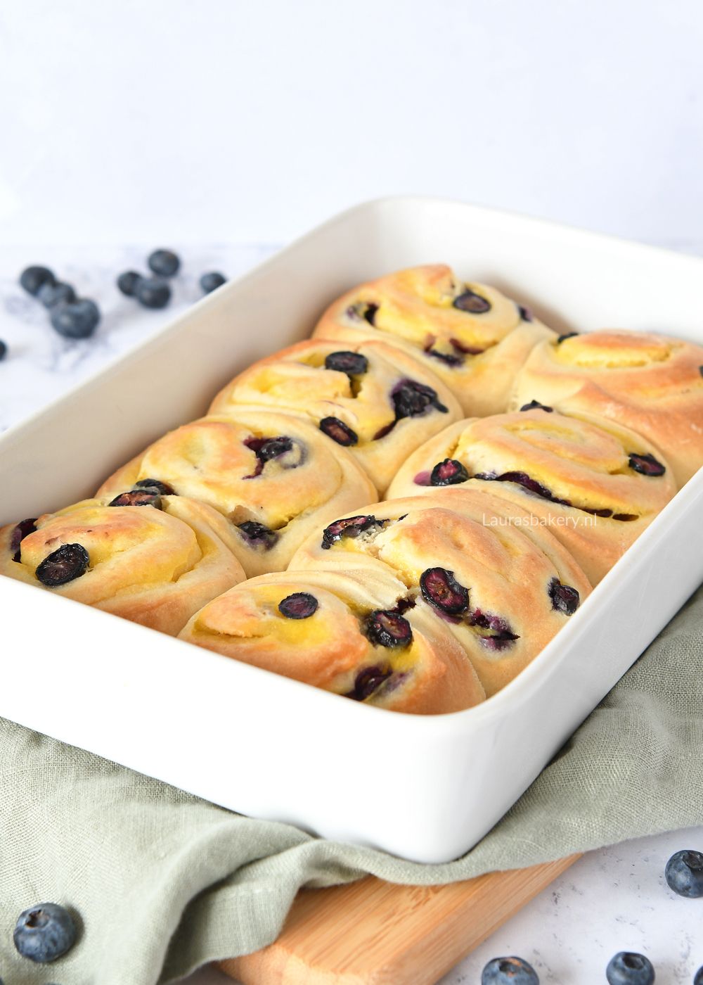 Zoete broodjes bakken met blauwe bessen