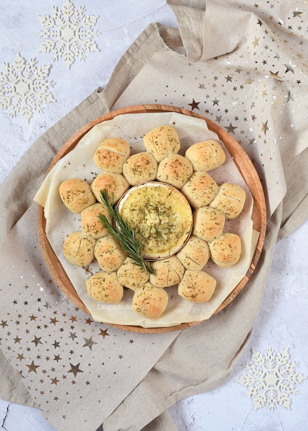BROODKRANS MET CAMEMBERT bakken 