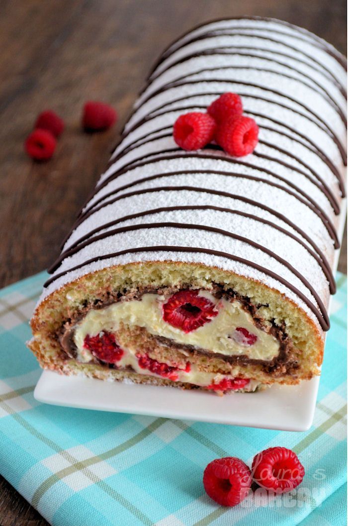 CAKEROL MET HAZELNOOTPASTA, VANILLECRÈME EN FRAMBOZEN 
